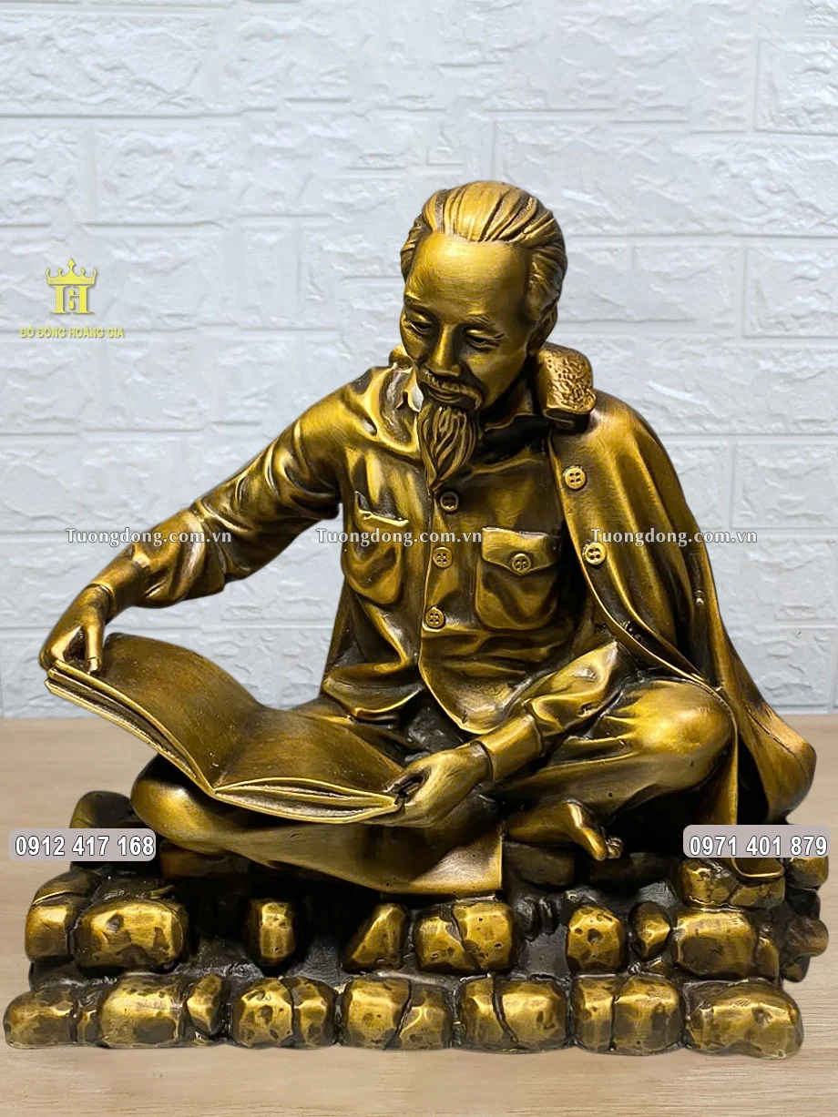 Tượng Bác Hồ Ngồi Đọc Sách Bằng Đồng Vàng