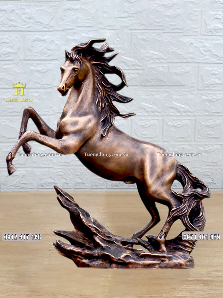 Tượng Con Ngựa Phong Thuỷ Bằng Đồng Đỏ Màu Trầm Cổ