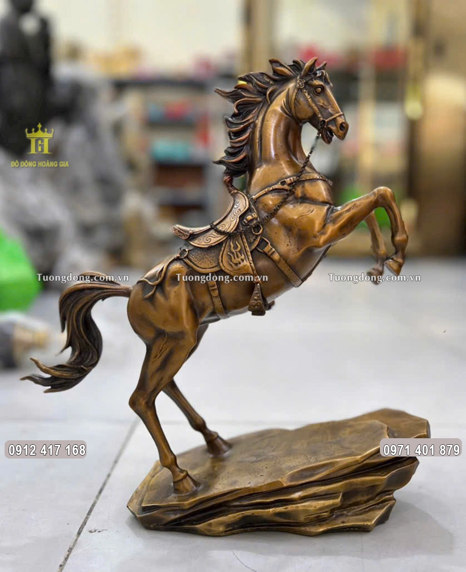 Tượng Ngựa Chiến Bằng Đồng Vàng Hun Nâu Giả Cổ