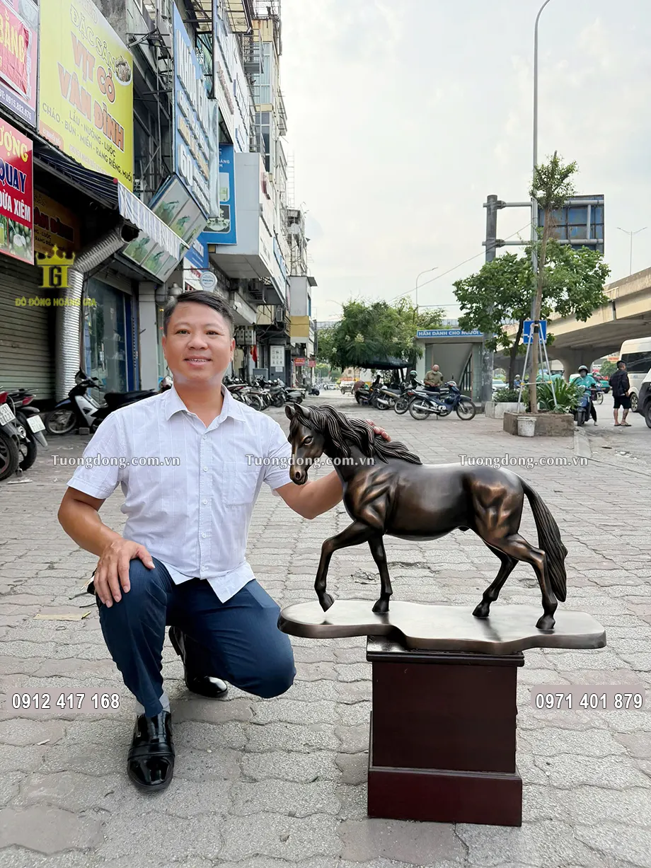 Tượng Ngựa Phong Thủy Bằng Đồng Hun Đen Giả Cổ Cao 50Cm