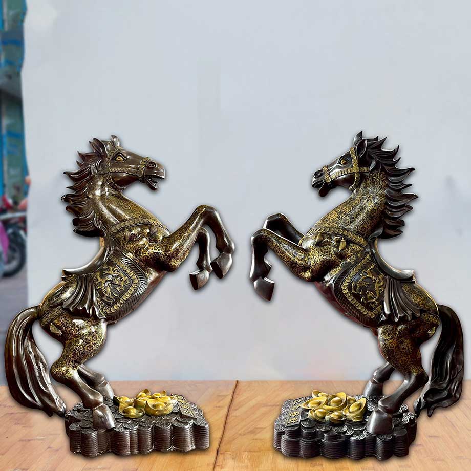 Đôi Ngựa Hí Tuấn Mã Khải Hoàn Chạm Hoa Văn Tinh Xảo