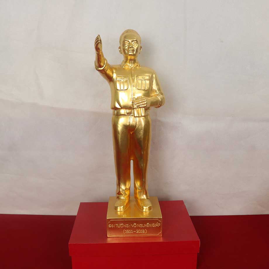 Tượng Đại Tướng Võ Nguyên Giáp Bằng Đồng Dát Vàng 9999