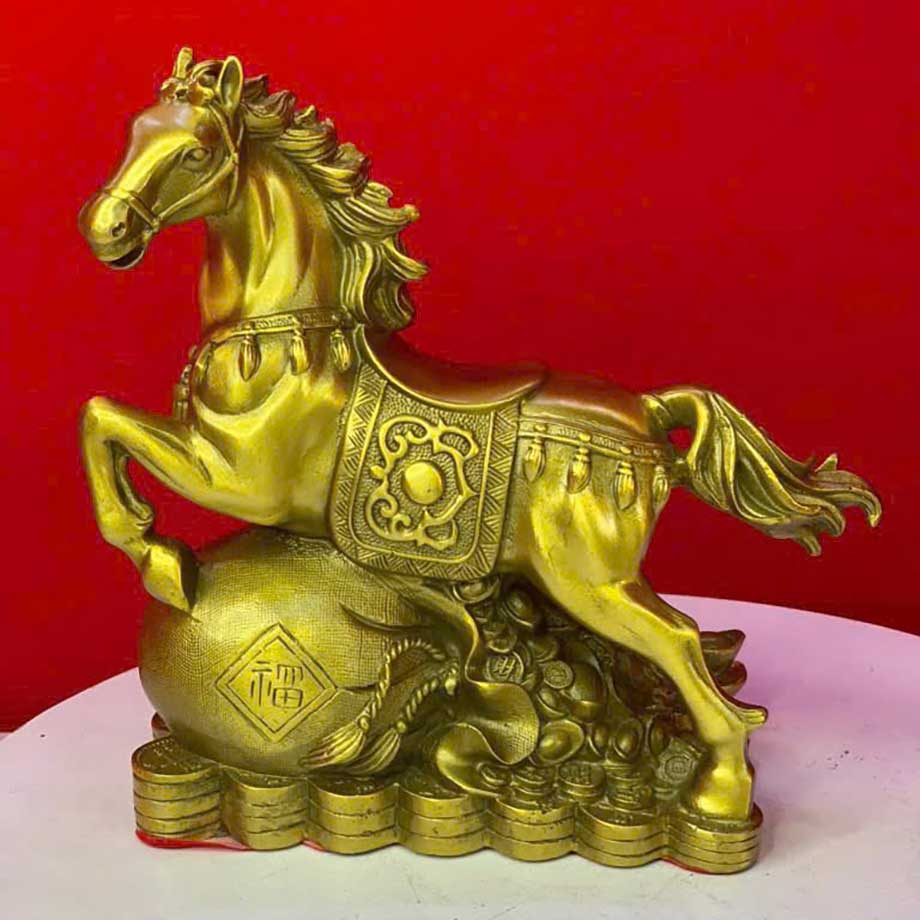 Tượng Ngựa Đứng Trên Bao Tiền Bằng Đồng Vàng Cao 20Cm