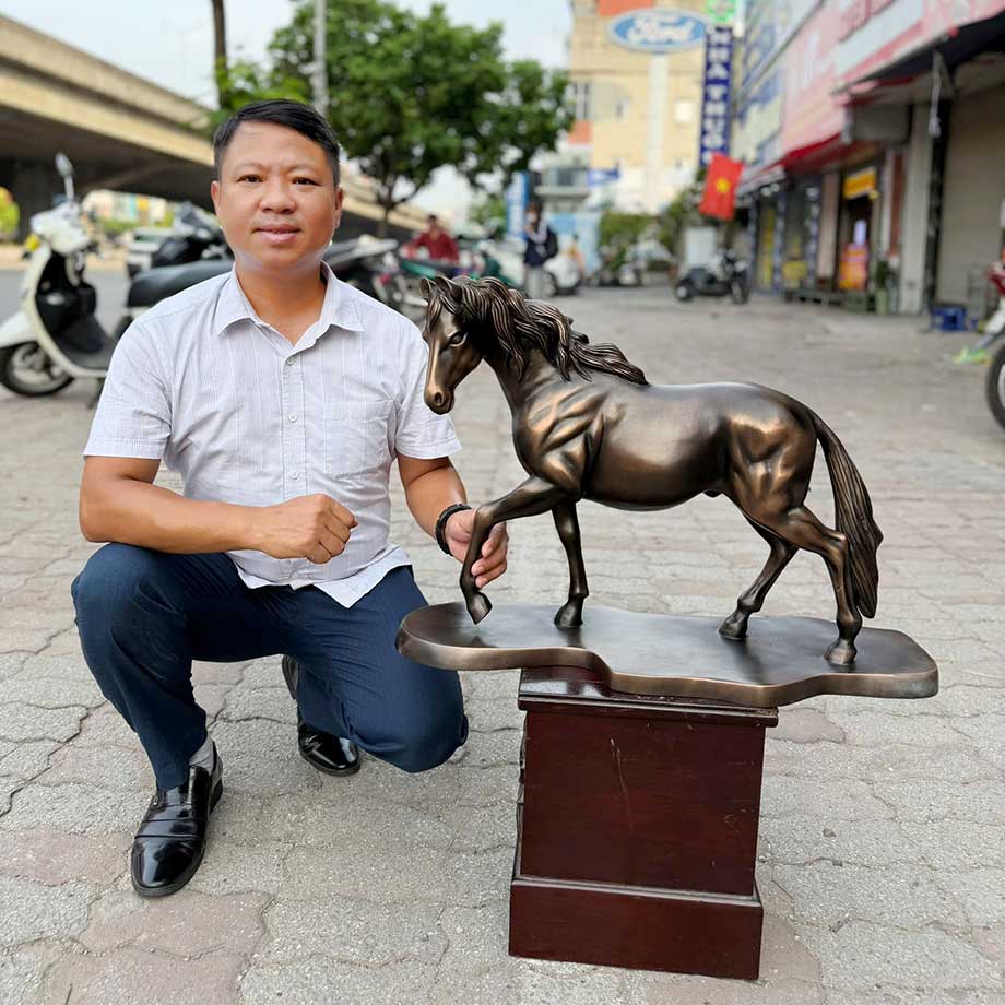Tượng Ngựa Phong Thủy Bằng Đồng Hun Đen Giả Cổ Cao 50Cm