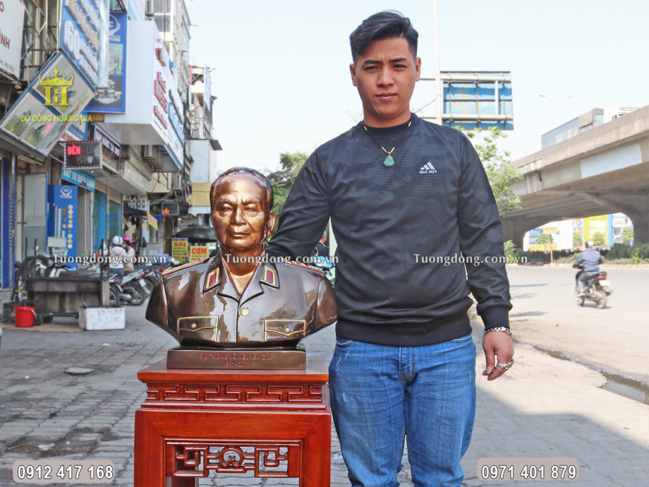 Pho tượng thích hợp bày trí tại không gian phòng khách, phòng làm việc sang trọng