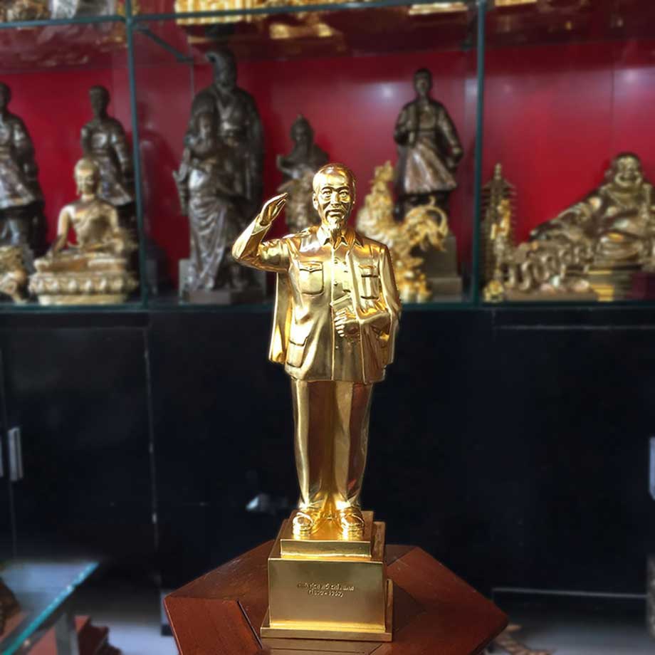 Tượng Đồng Bác Hồ Đứng Giơ Tay Chào Thếp Vàng 9999
