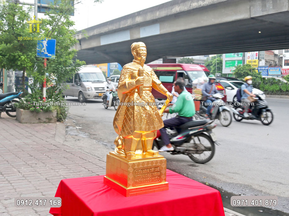 Tượng đồng Trần Hưng Đạo thích hợp bày trí tại phòng làm việc, phòng khách