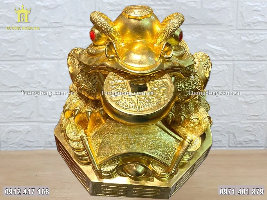 Tượng Cóc Ba Chân Ngậm Tiền Đế Bát Quái Mạ Vàng 24K