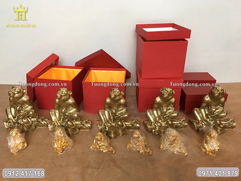 Tượng Con Khỉ Bằng Đồng Ôm Quả Đào Cao 17Cm