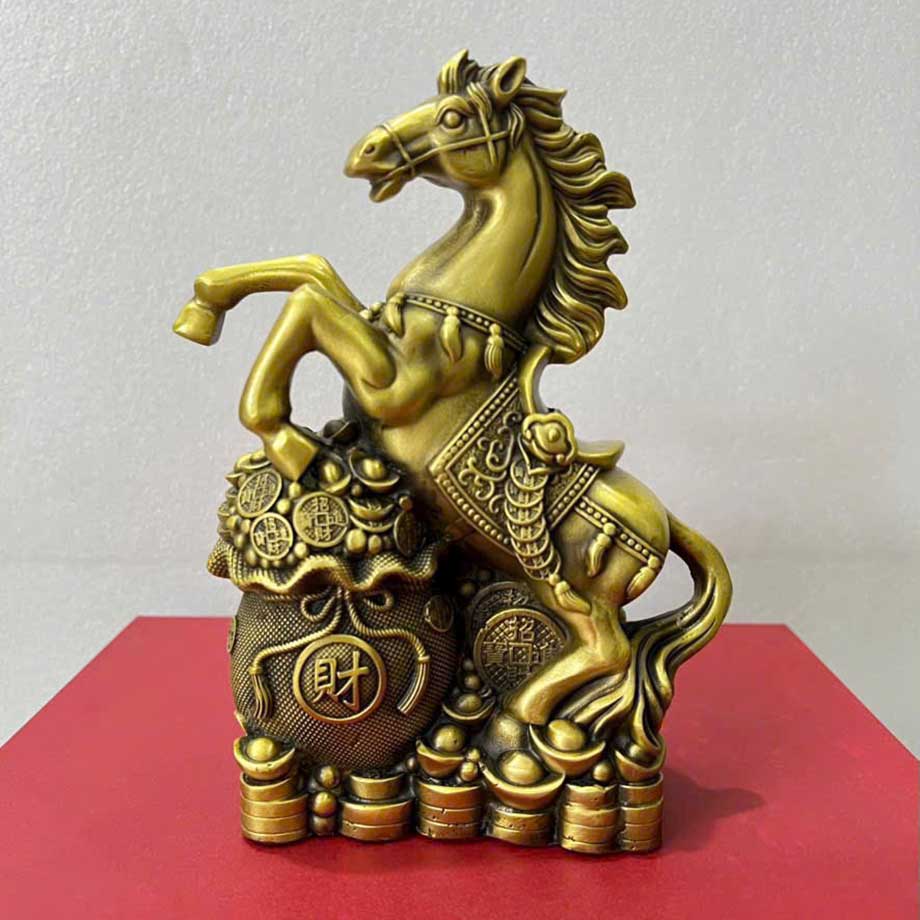 Tượng Ngựa Đứng Trên Túi Tiền Bằng Đồng Vàng Cao 32Cm