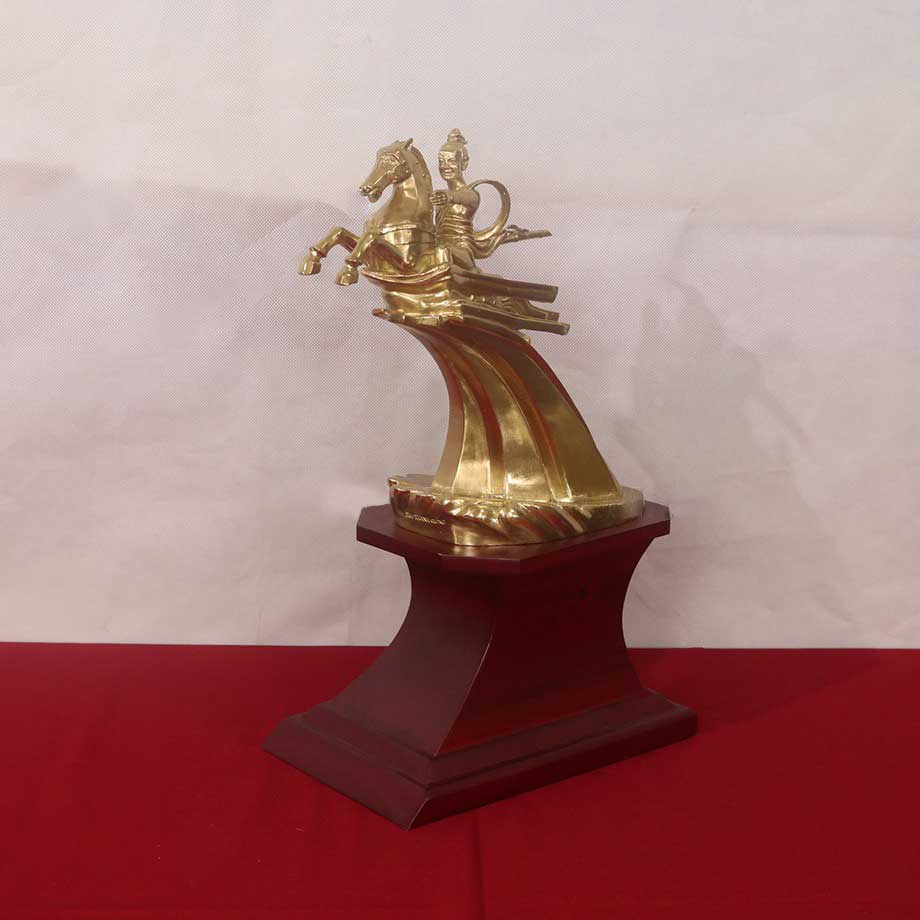 Tượng Thánh Gióng Bằng Đồng Vàng Cao 33Cm